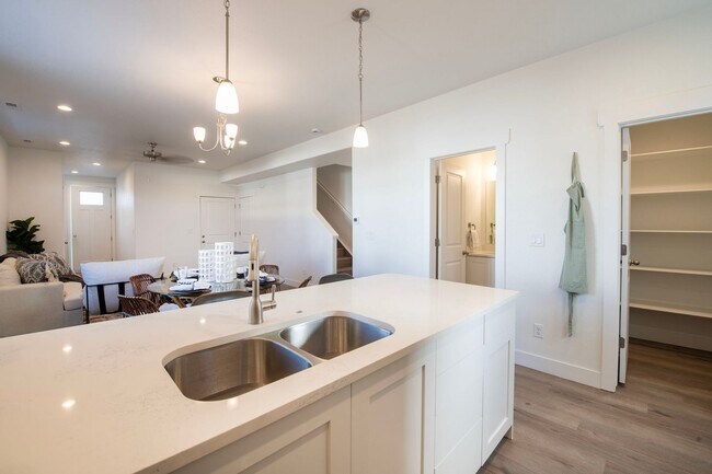 Building Photo - 1518 Tyram Grv