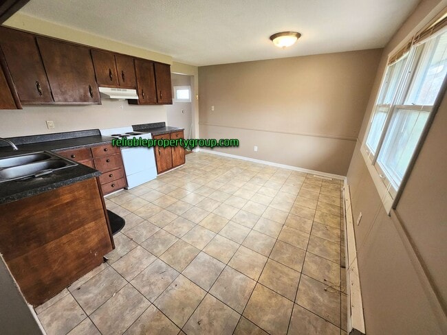 Building Photo - New Listing in Fort Wayne