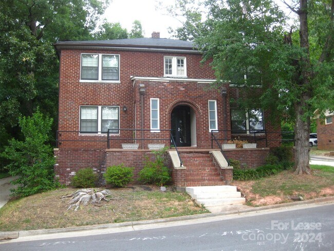 Building Photo - 320 N 6th St
