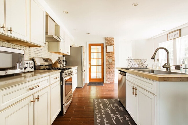 Building Photo - Idyllic and Serene 4BR Country Home