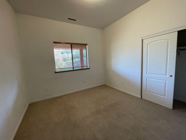 Foto del edificio - 1476 Eagle Crest Dr