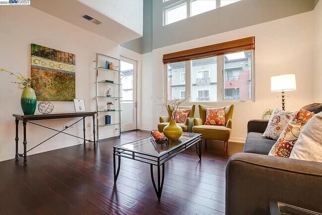 Building Photo - Luxury Townhouse Style Condo STEPS TO BART
