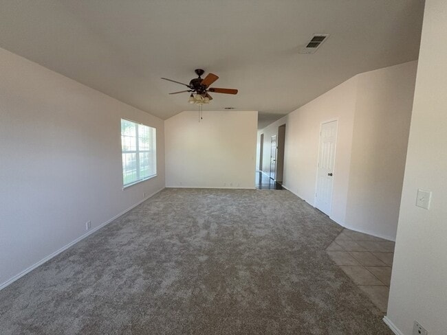 Foto del edificio - 3003 Elderberry Dr
