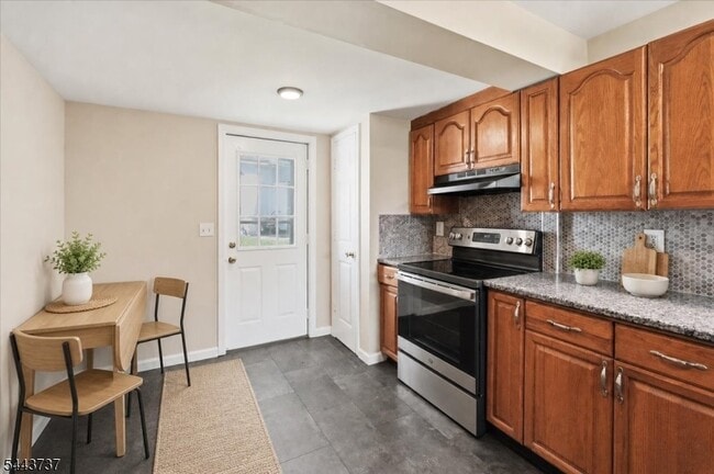 Building Photo - 5 Vannatta Pl