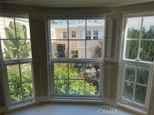 Building Photo - 135 1/2 Canon Drive Apt #135, Beverly Hills, CA 90212 - 2 BR 2 BA condo