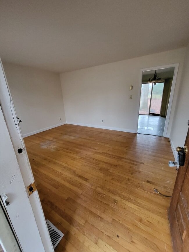 Building Photo - 607 Derrydowne Dr