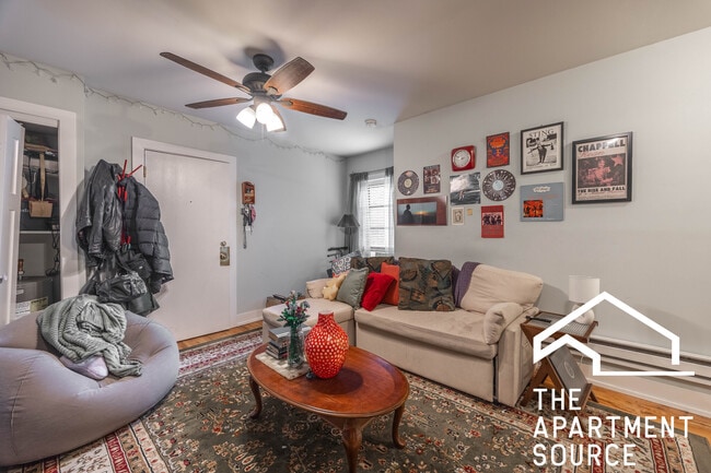 Building Photo - 809 W Cornelia Ave