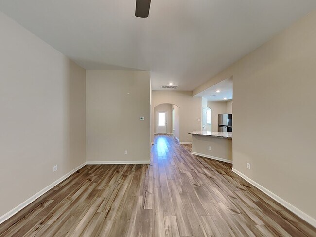 Foto del edificio - 353 Lowery Oaks Trl