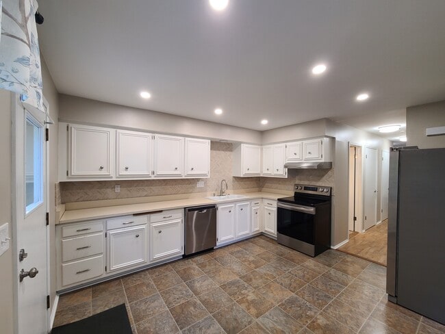Kitchen - 11723 W Diane Dr