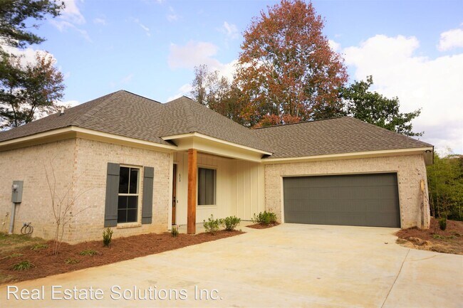 Building Photo - 3 br, 2 bath House - 620 Bradford Dr