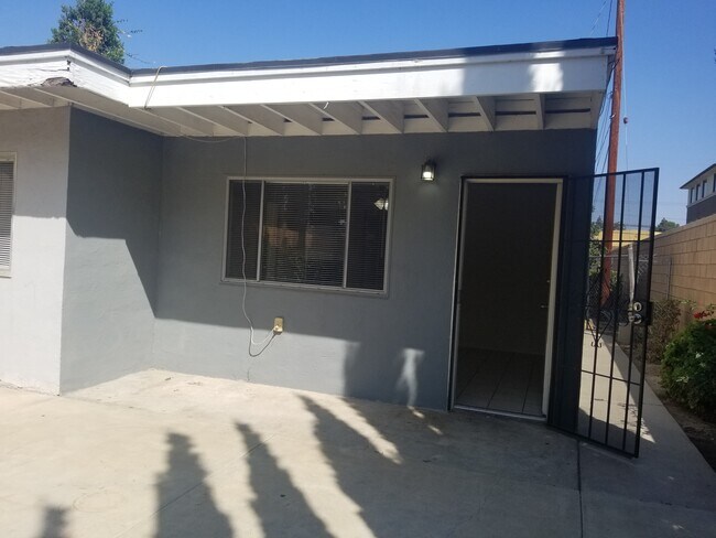 Building Photo - 10872 Stanford Ave
