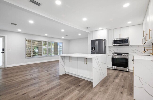 Foto del edificio - 2298 NE 4th Ave