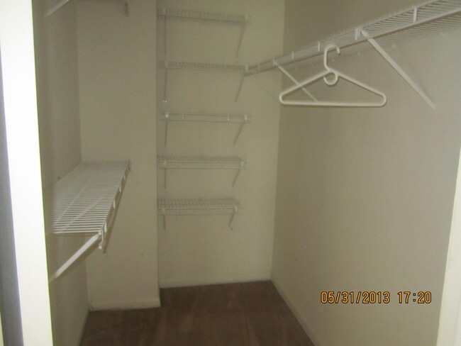 Building Photo - 1600 Park Cir