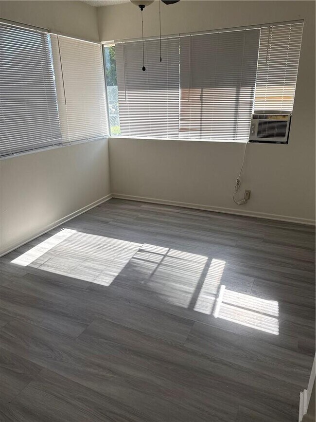 Foto del edificio - 41611 Marine Dr