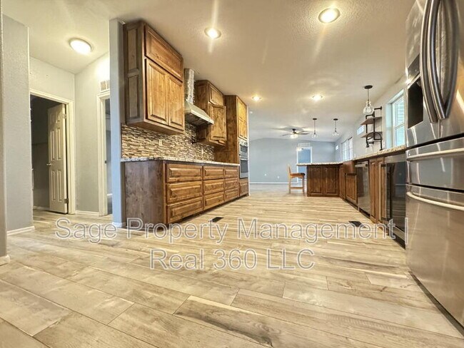 Foto del edificio - 4879 N Monterey Dr