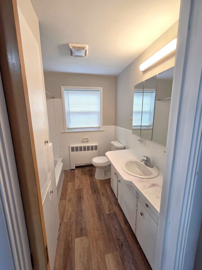 Building Photo - 535 Manville Rd