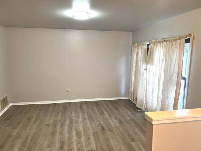 Foto del edificio - 2309 S Stewart Ave