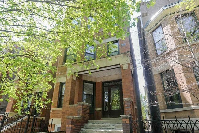 Foto del edificio - 2326 N Southport Ave