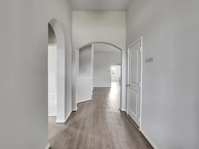 Building Photo - 2643 Dry Creek Dr