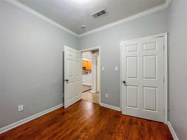 Building Photo - 9400 Bellaire Blvd