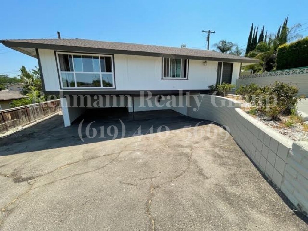 1942 S Broadway, Escondido, CA 92025 House for Rent in Escondido, CA