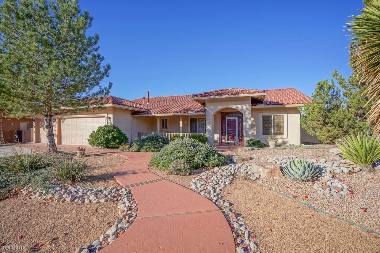 Foto principal - 3 br, 2 bath House - 7015 Santa Elena St NE