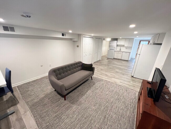 Building Photo - 1124 Girard St NW