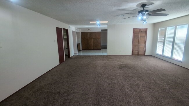 Building Photo - 3705 Fort Hunt Dr