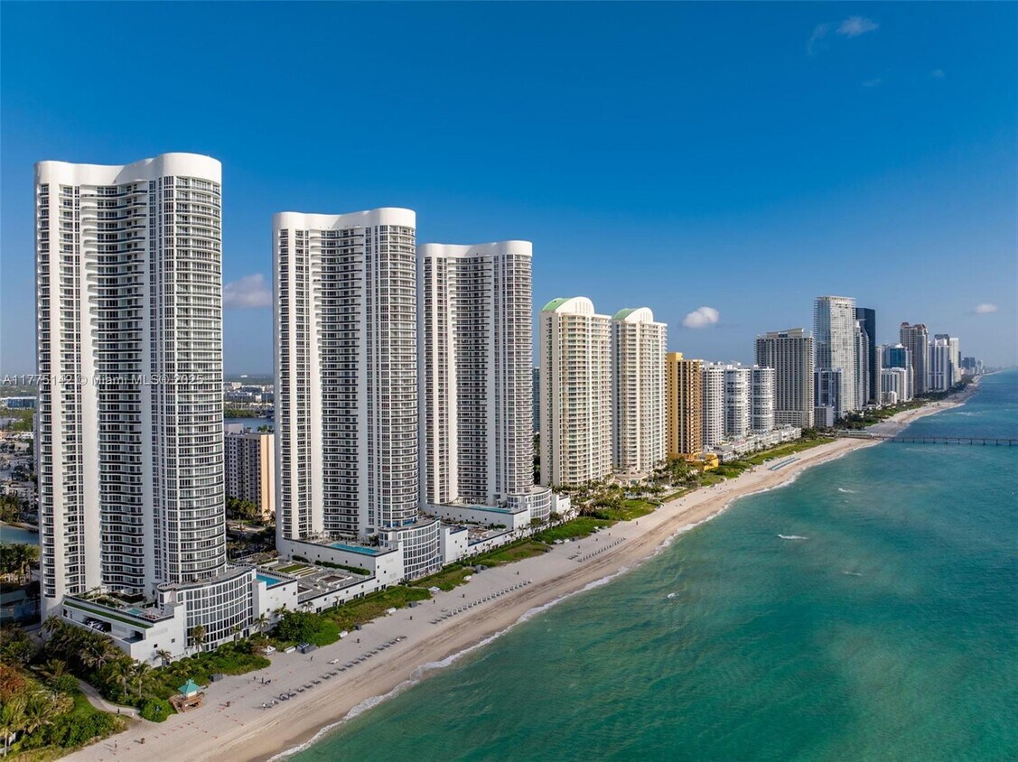 Primary Photo - 16001 Collins Ave