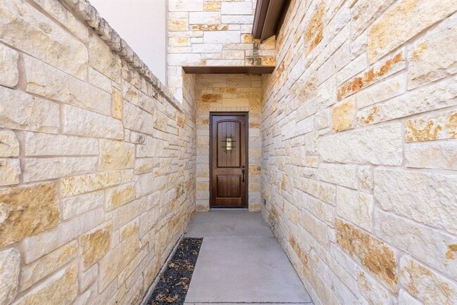 Building Photo - 2601 N Quinlan Park Rd