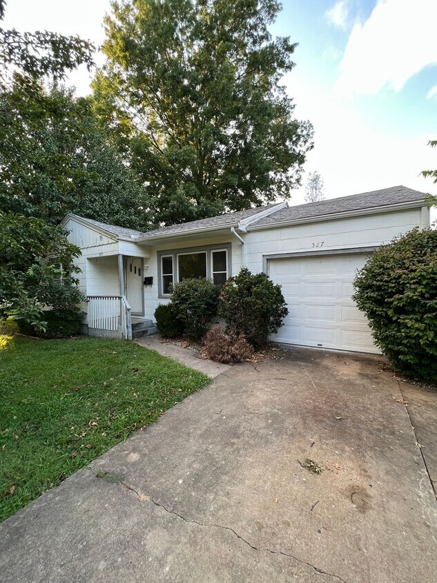 Primary Photo - Beautiful 2 bedroom 1 bath 1 car garage