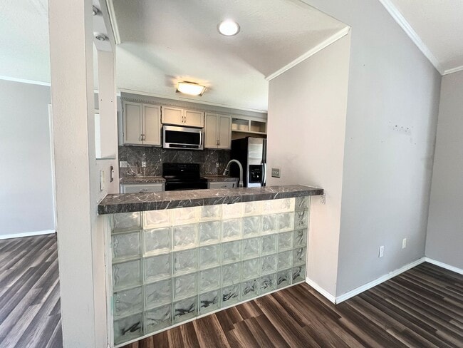 Building Photo - Fenced home close to FLW!