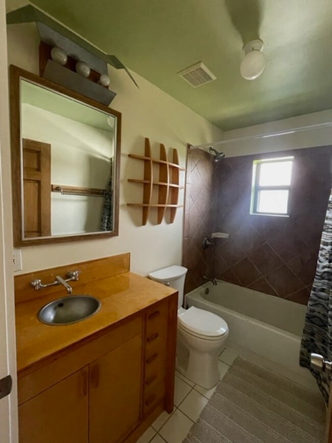 Building Photo - 484 S Mashburn Ave