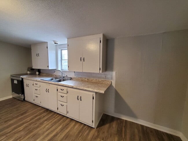 Building Photo - Nice 3 bedroom home close to downtown!