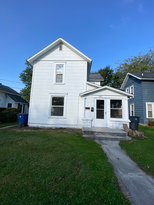 450 S Grove St Unit Up, Bowling Green, OH 43402 Apartments in Bowling