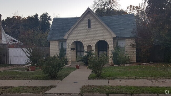 Building Photo - 5313 Parkland Ave