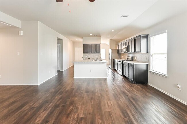 Foto del edificio - 14005 Lake Cres Dr