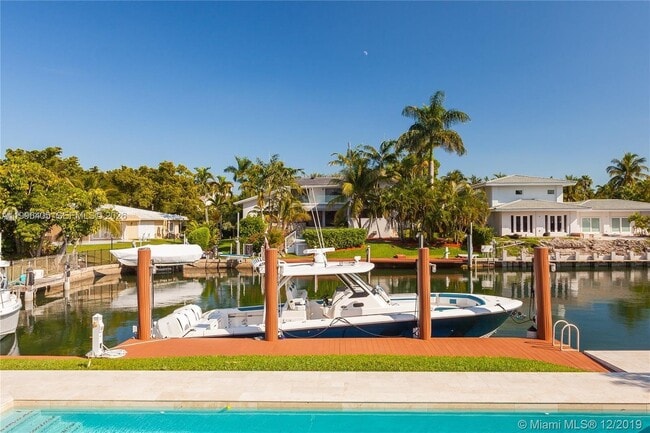 Foto del edificio - 6831 Sunrise Ct