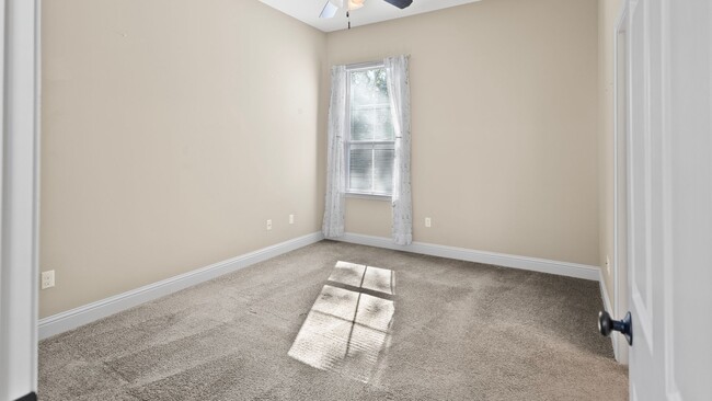 Building Photo - Charming 2BR/2BA Home in Gated Community N...