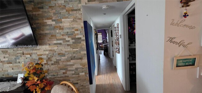 Foto del edificio - 70 NE 202nd Terrace