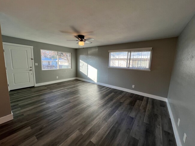 Building Photo - Beautiful 2 Bedroom Condo in Greenback Est...