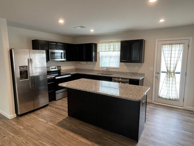 Building Photo - 153 Queens Mill Ct