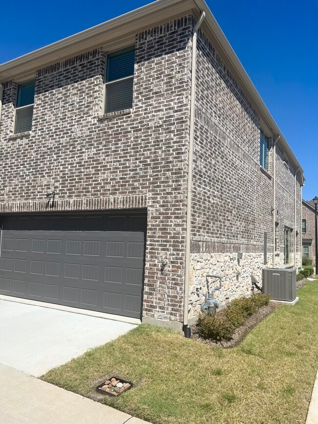Building Photo - 696 Vista Oaks Rd