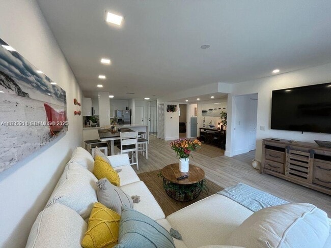 Foto del edificio - 3944 NE 167th St