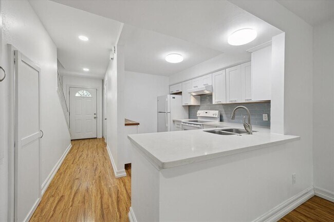 Foto del edificio - 5237 Arboles Dr