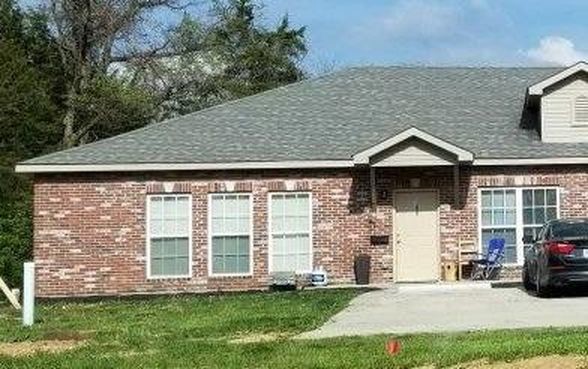 Primary Photo - 996 Osage Villa Ct