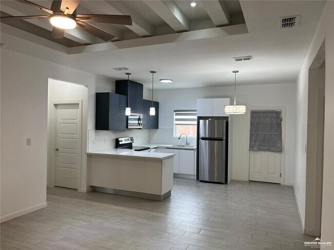 Building Photo - 12 West Dr