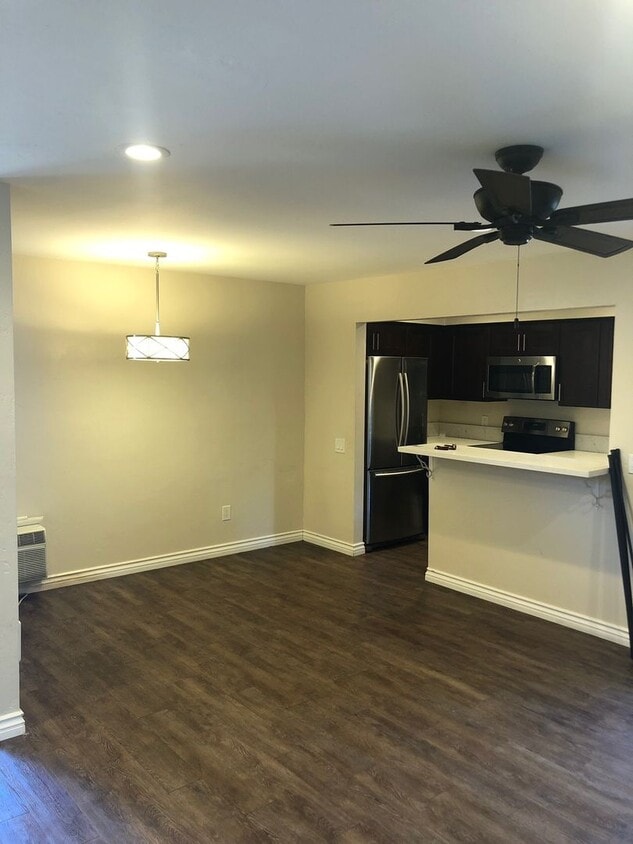 Primary Photo - Completely Updated 1 Bedroom + Den, 1 Bath...