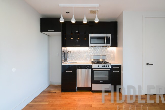 Building Photo - 876 Dekalb Ave