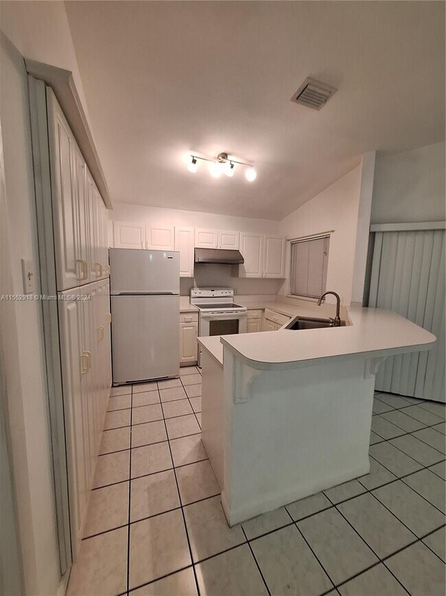 Building Photo - 3214 San Remo Cir